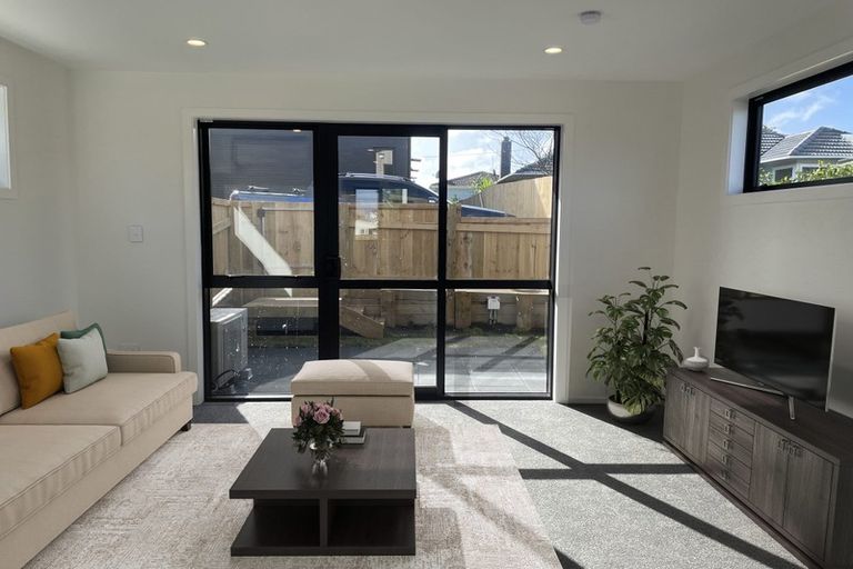 Photo of property in 1/63 Taikata Road, Te Atatu Peninsula, Auckland, 0610