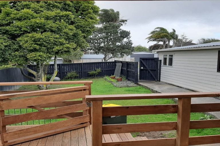 Photo of property in 34 Hassan Drive, Massey, Auckland, 0614