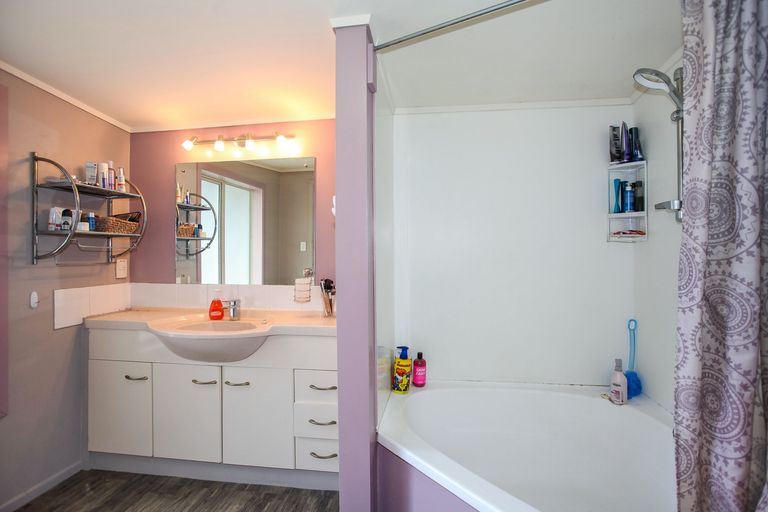 Photo of property in 28 Harrisville Road, Tuakau, 2121