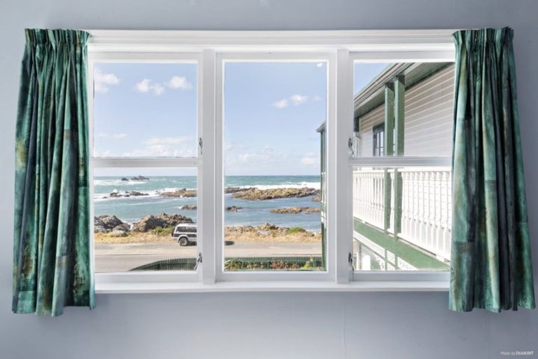 Photo of property in 346 The Esplanade, Island Bay, Wellington, 6023