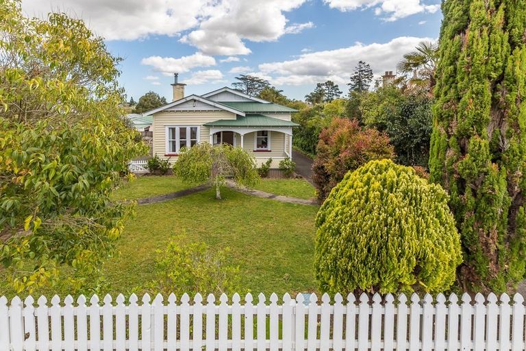Photo of property in 60 Prospect Terrace, Pukekohe, 2120