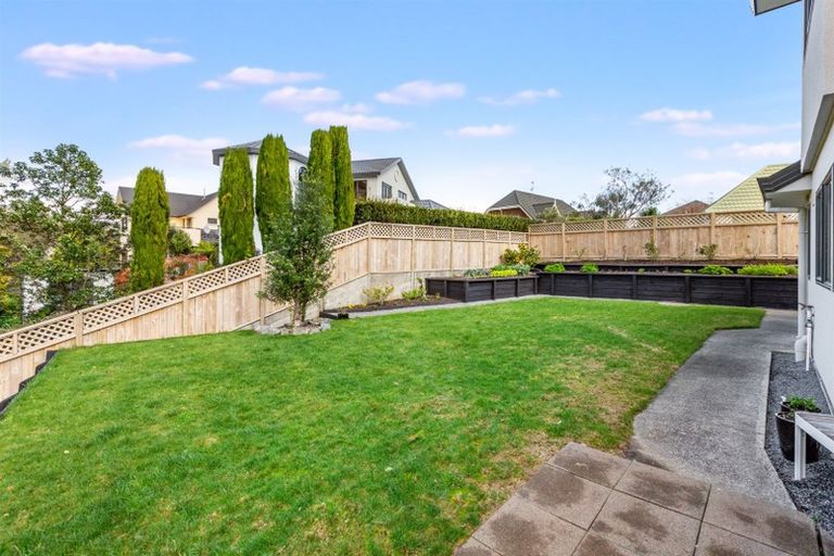 Photo of property in 22 Lanyon Place, Whitby, Porirua, 5024