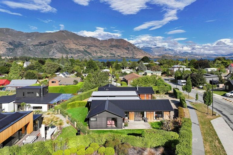 Photo of property in 51 Kirimoko Crescent, Wanaka, 9305