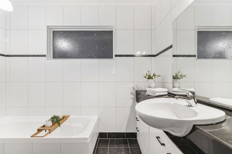 Photo of property in 39 Lonely Track Road, Fairview Heights, Auckland, 0632
