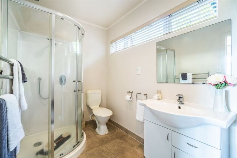 Photo of property in 8 Catrina Avenue, Birkenhead, Auckland, 0626