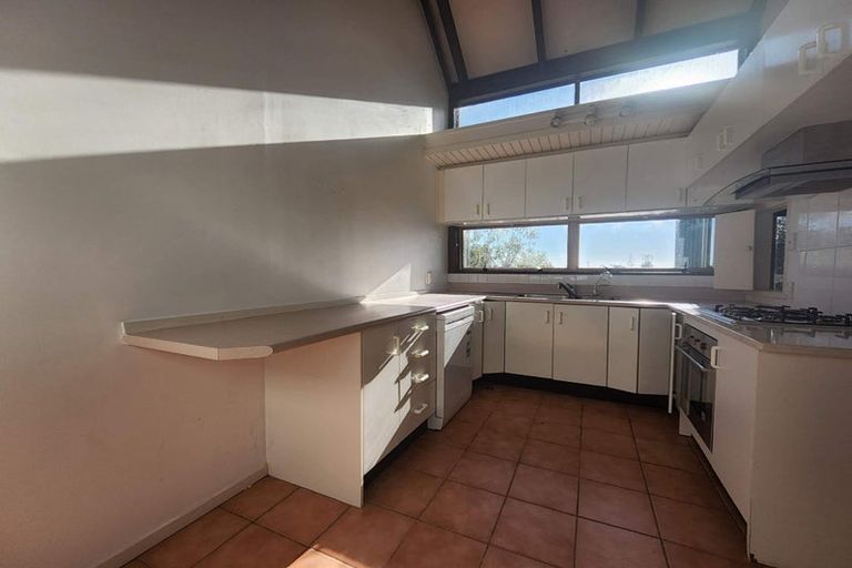 Photo of property in 37 Sunset Road, Totara Vale, Auckland, 0632