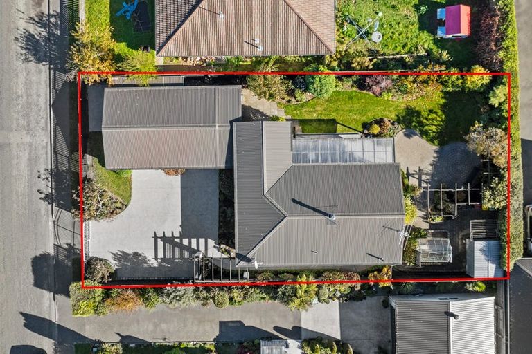 Photo of property in 12 Petries Road, Woodend, 7610