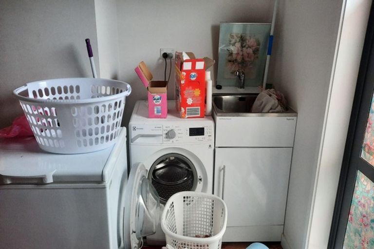 Photo of property in 1 Sunstone Crescent, Brown Owl, Upper Hutt, 5018