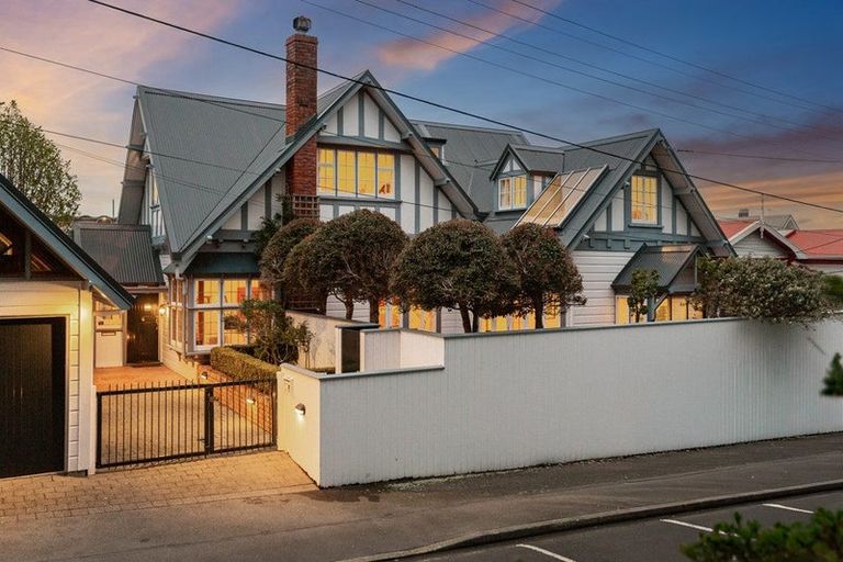 Photo of property in 13 Talavera Terrace, Kelburn, Wellington, 6012