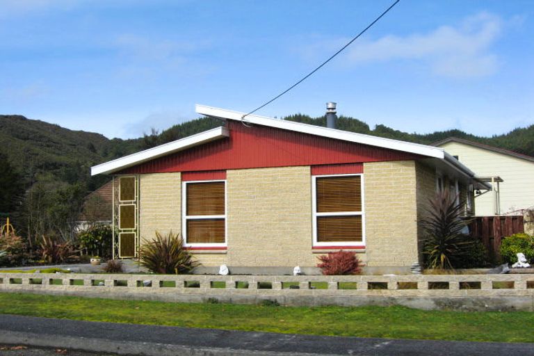 Photo of property in 25 Church Street, Reefton, 7830