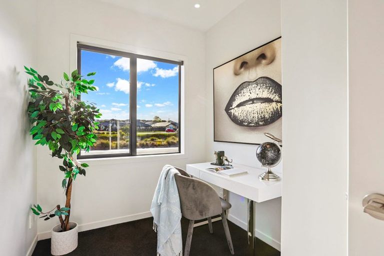 Photo of property in 22 Kahika Grove, Huapai, Kumeu, 0810