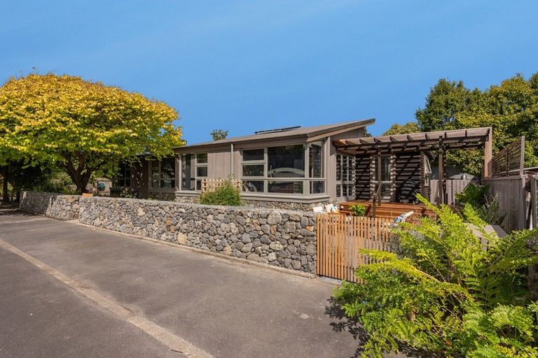Photo of property in 6 Rahana Way, Waikanae, 5036