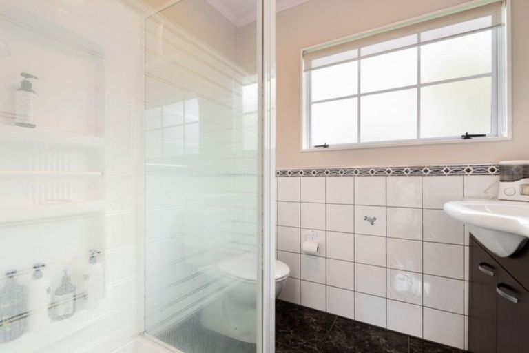 Photo of property in 14 Marguerita Place, West Harbour, Auckland, 0618