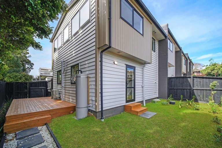 Photo of property in 57 Chatsworth Crescent, Pakuranga Heights, Auckland, 2010
