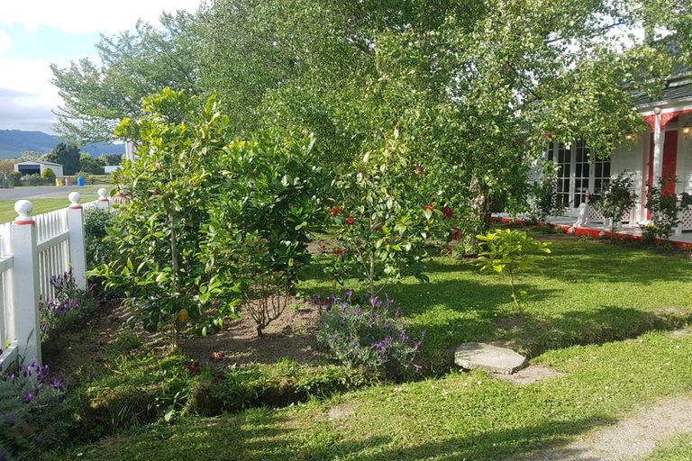 Photo of property in 86 Grey Street, Woodville, 4920