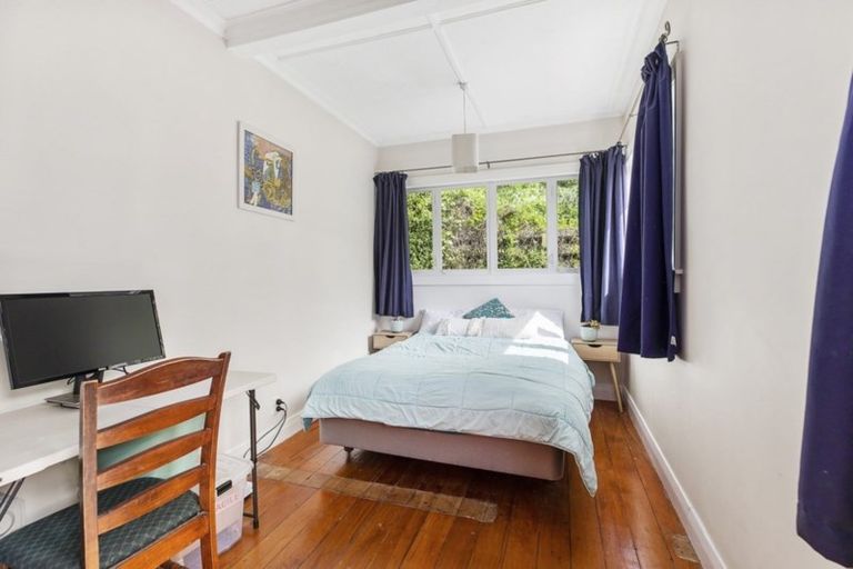 Photo of property in 27 Garden Road, Northland, Wellington, 6012