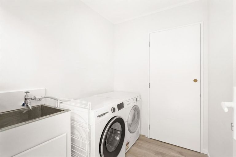 Photo of property in 2/6 Marsh Avenue, Forrest Hill, Auckland, 0620