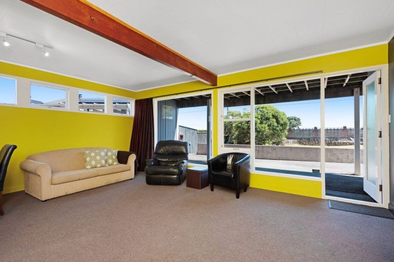 Photo of property in 104 Marine Parade, Paraparaumu Beach, Paraparaumu, 5032