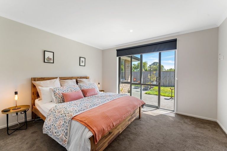 Photo of property in 24 Mahia Lane, Waikanae, 5036