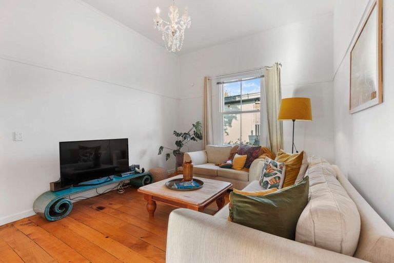 Photo of property in 11 Green Lane, Helensville, 0800