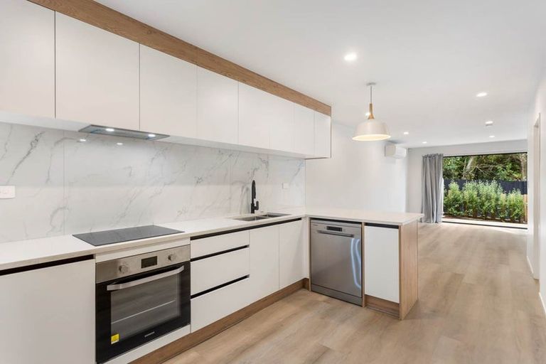 Photo of property in 6c Aralia Road, Sunnynook, Auckland, 0620