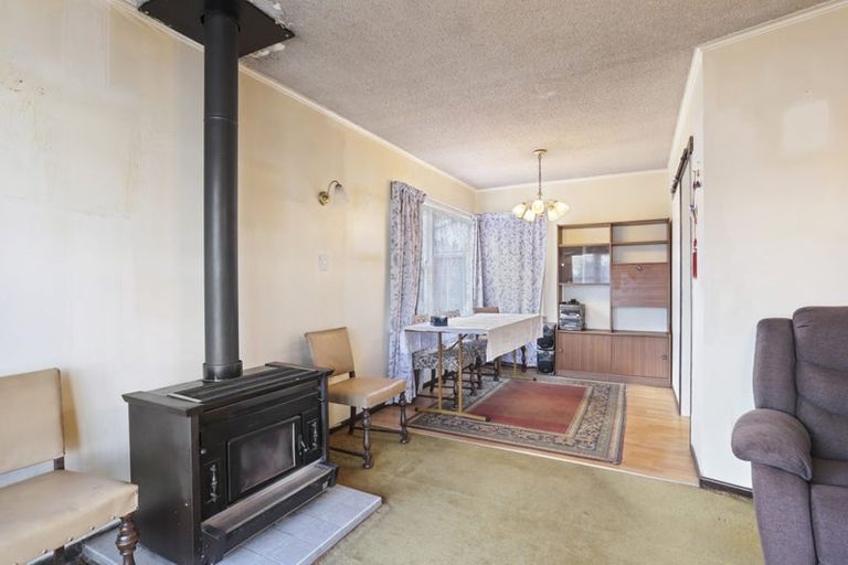 Photo of property in 3 Gill Avenue, Te Atatu Peninsula, Auckland, 0610