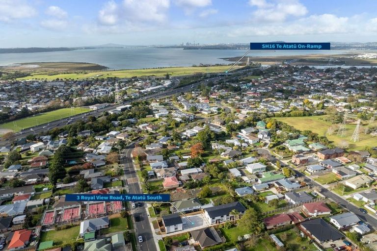Photo of property in 2/3 Royal View Road, Te Atatu South, Auckland, 0610