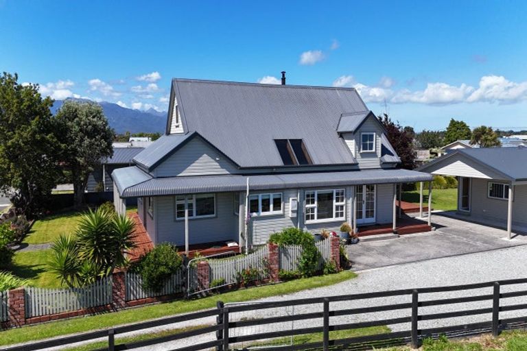 Photo of property in 6 Romilly Street, Westport, 7825