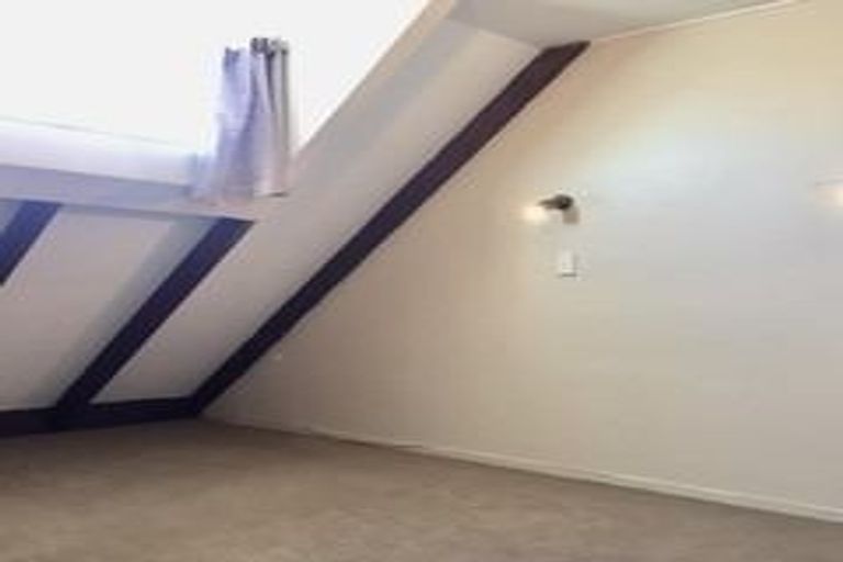 Photo of property in 4/31 Mana Avenue, Titahi Bay, Porirua, 5022