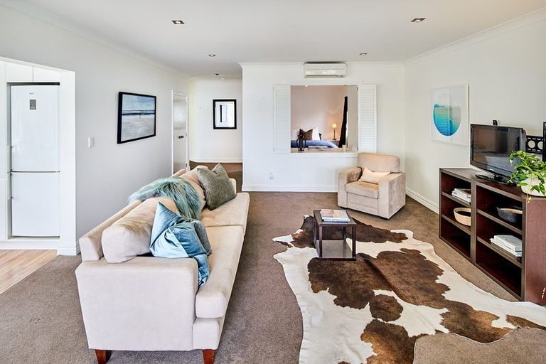 Photo of property in 2b Wilkinson Street, Oriental Bay, Wellington, 6011