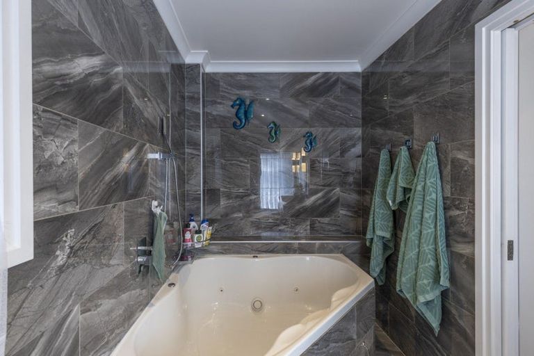 Photo of property in 27 Glamis Avenue, Bell Block, New Plymouth, 4312