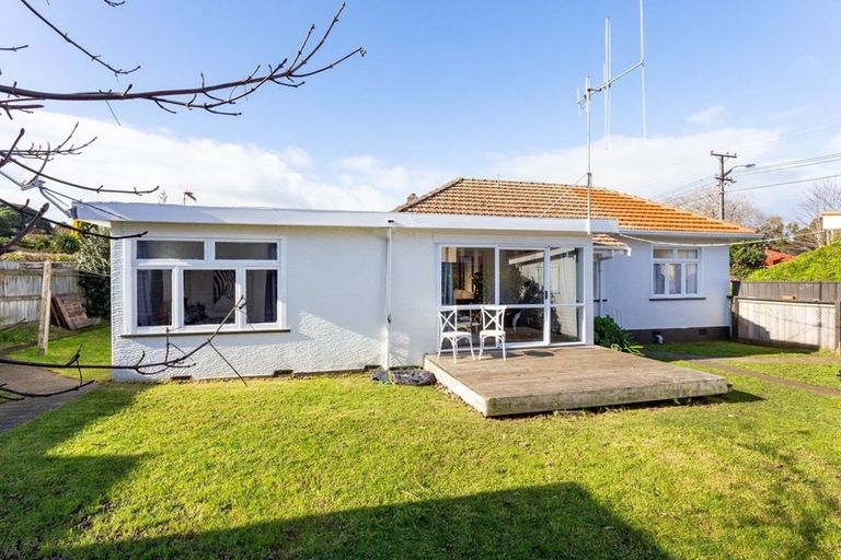 Photo of property in 64 Great North Road, Saint Johns Hill, Whanganui, 4500
