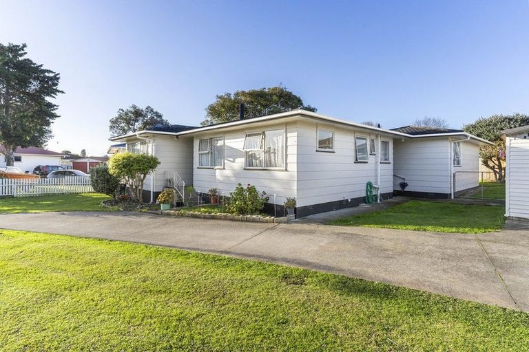 Photo of property in 22 Carbery Place, Manurewa, Auckland, 2102