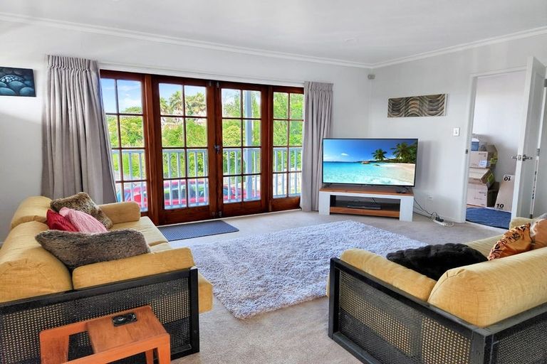 Photo of property in 9 Trosk Place, Waiuku, 2123