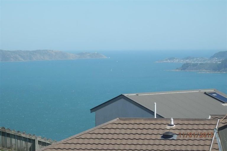 Photo of property in 74 Dress Circle, Newlands, Wellington, 6037