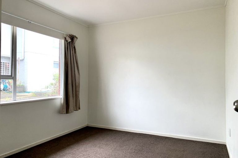 Photo of property in 2/58 Glengarry Road, Glen Eden, Auckland, 0602