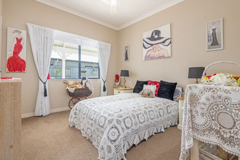 Photo of property in 6 Pegasus Place, Kelvin Grove, Palmerston North, 4414