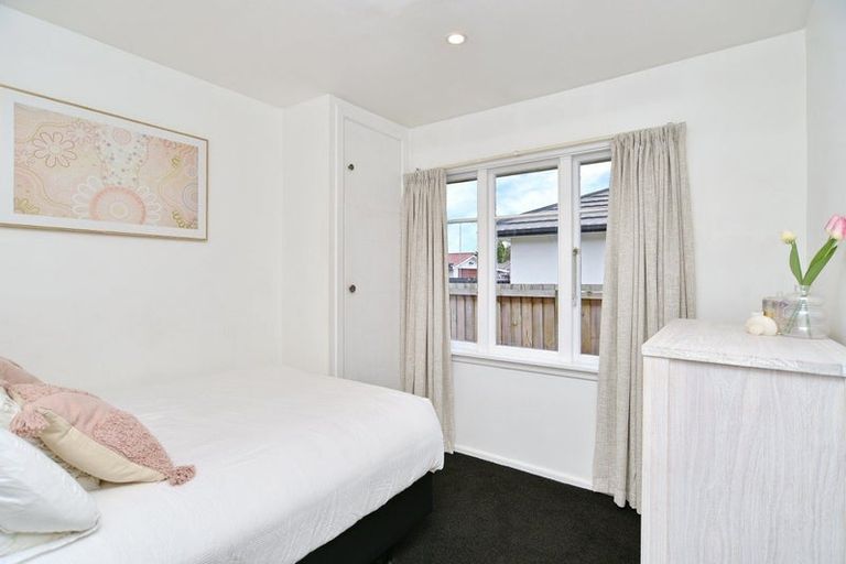 Photo of property in 2/21 Dunedin Street, Redwood, Christchurch, 8051