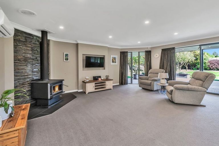 Photo of property in 4 Perrin Place, Darfield, 7510