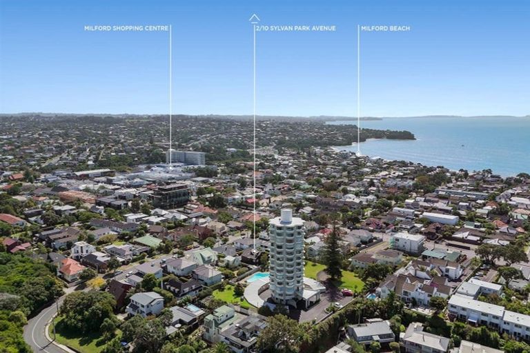Photo of property in 2/10 Sylvan Park Avenue, Milford, Auckland, 0620
