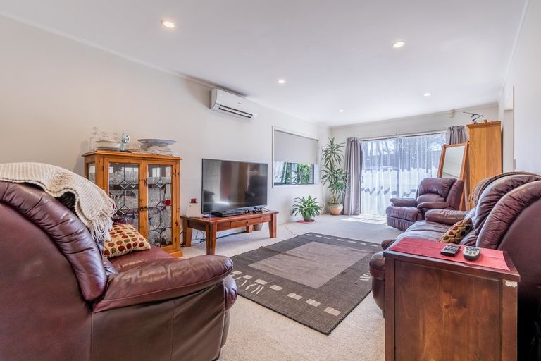 Photo of property in 1/294 Great North Road, Henderson, Auckland, 0612