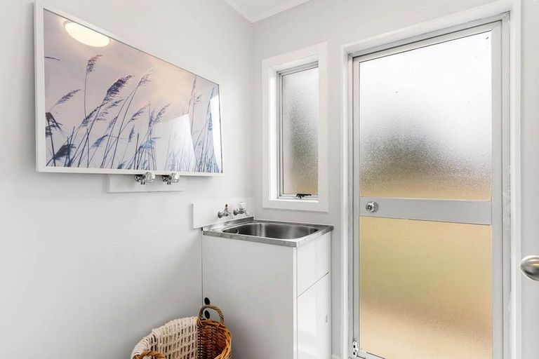 Photo of property in 3 Imperial Place, Henderson, Auckland, 0612