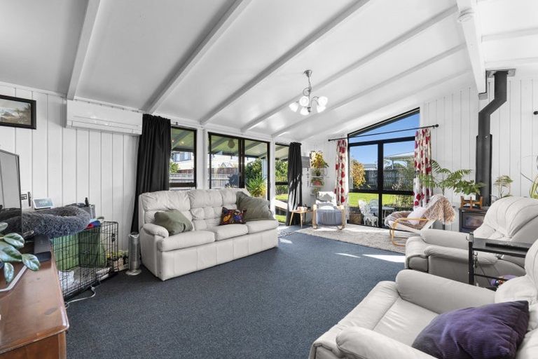 Photo of property in 5 Camellia Avenue, Bell Block, New Plymouth, 4312