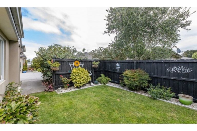 Photo of property in 4/16 Belfast Road, Belfast, Christchurch, 8051