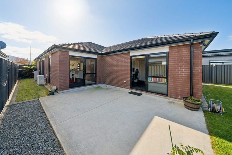 Photo of property in 17 Te Kaeaea Crescent, Wallaceville, Upper Hutt, 5018
