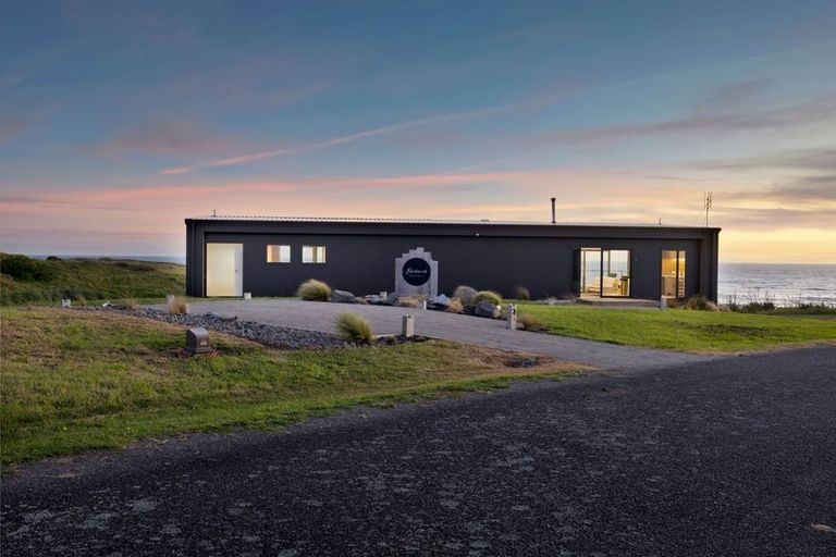 Photo of property in 21 Rosemount Road, Waverley, 4591