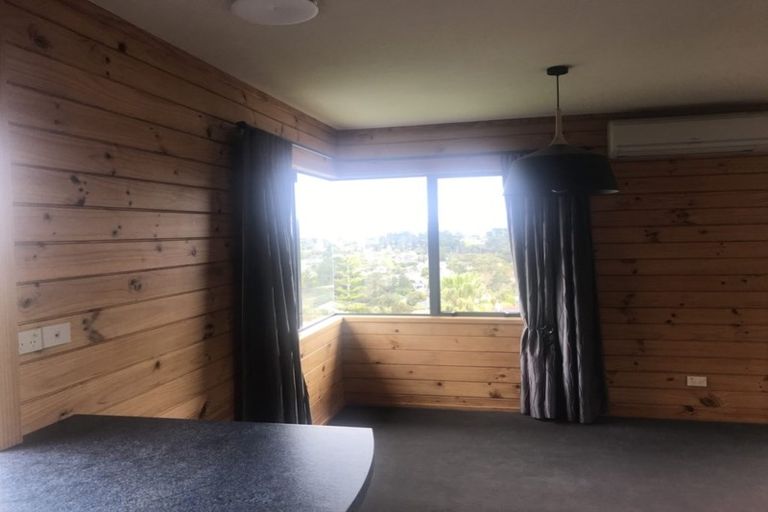 Photo of property in 123 Luckens Road, West Harbour, Auckland, 0618