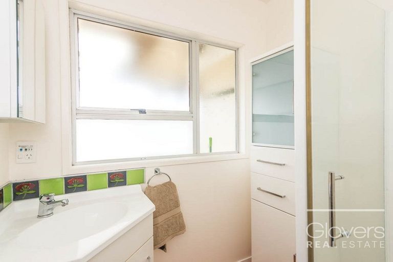 Photo of property in 4214a/2 Great North Road, Glendene, Auckland, 0602