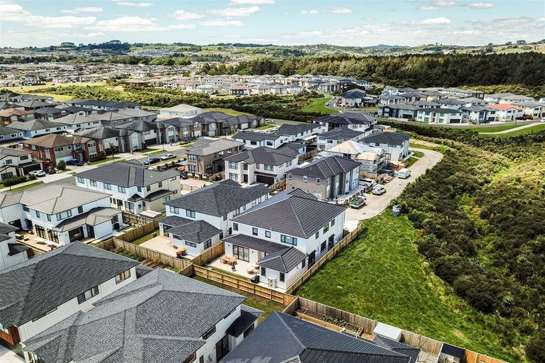 Photo of property in 11 Bunbeg Crescent, Flat Bush, Auckland, 2019