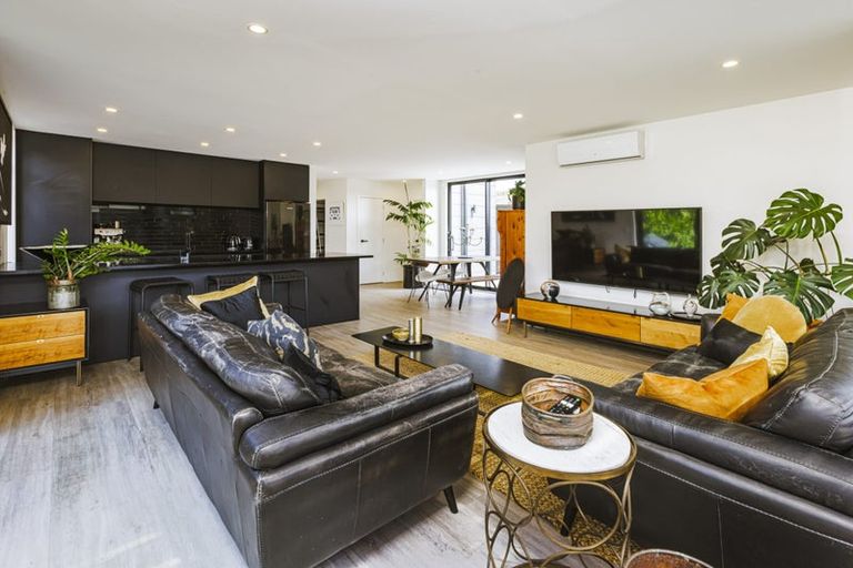 Photo of property in 15c Helga Crescent, Te Atatu Peninsula, Auckland, 0610